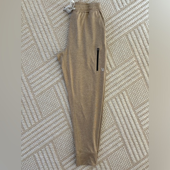 Vuori Sunday Performance Jogger size medium - Picture 1 of 11
